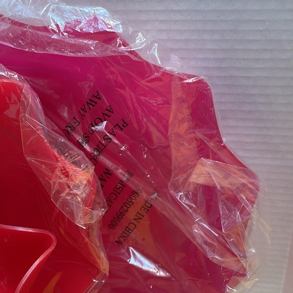 Tupperware whimsical plates & bowls (11) - Picture 5 of 5